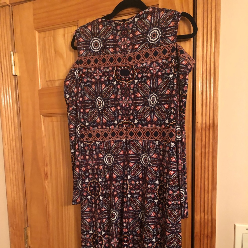 Long sleeve Maggy London midi Dress